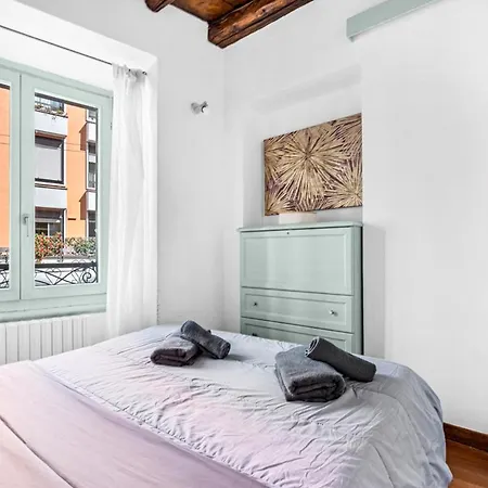 Mos29 - Luxurious - Near The Duomo